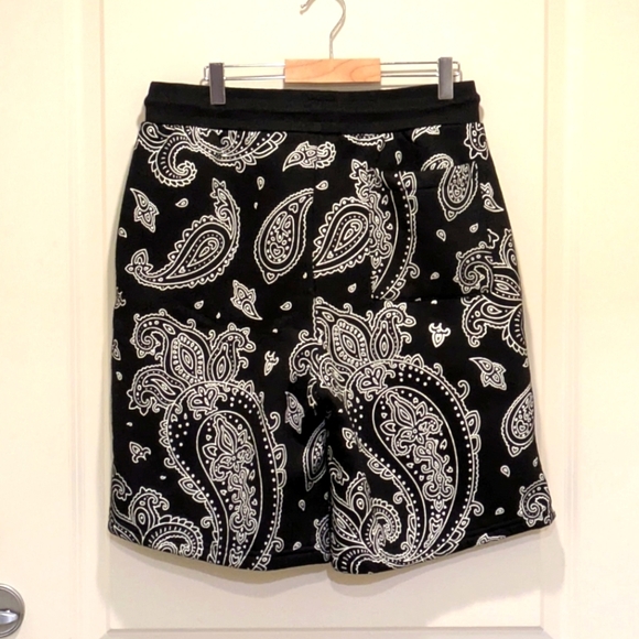 EUC Crooks & Castles M Bandana Print Branded Sweat Shorts - Picture 4 of 6